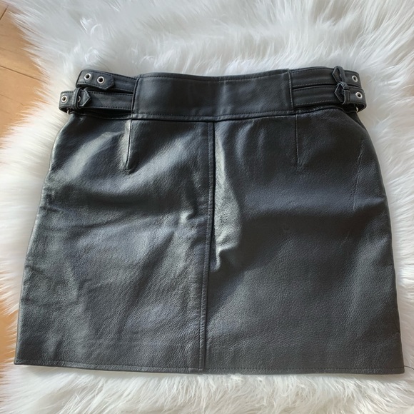 Leather mini skirt - Picture 2 of 3